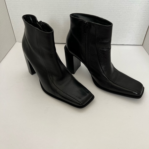 Leather ankle boots - Picture 2 of 7
